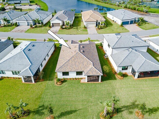Building Photo - 861 SE Courances Dr