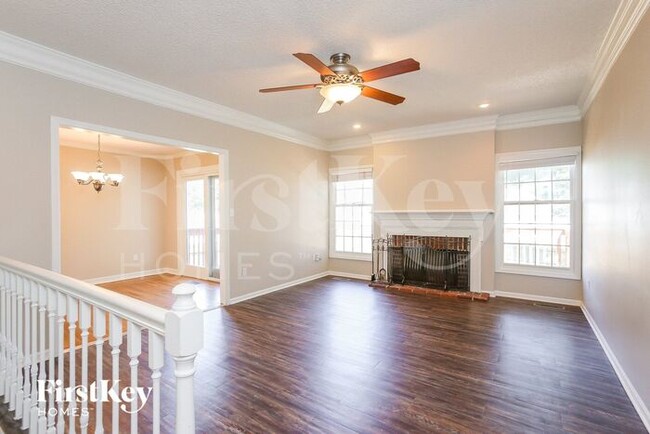 Building Photo - 3709 NE Chapel Dr