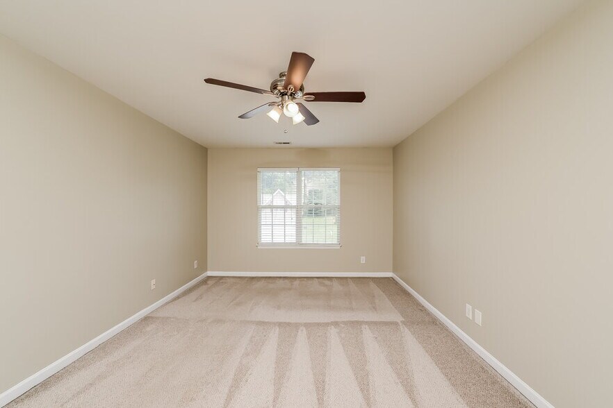 Building Photo - 5624 Fairway Forest Dr