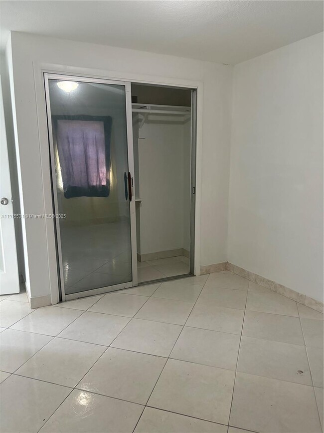 Building Photo - 927 SW 9th Ave