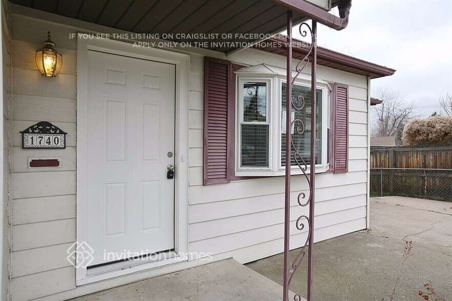 Building Photo - 1740 W Crestline Dr