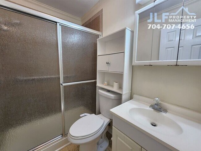 Building Photo - 2 Bed /1.5 Bath Duplex in Convenient Kanna...