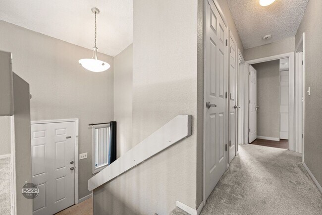 Building Photo - Bright Anchorage Home in Prime Location