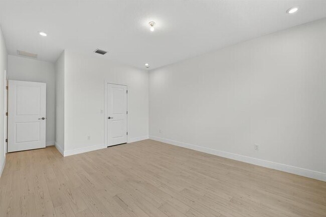 Building Photo - 3585 NW Solange Ct