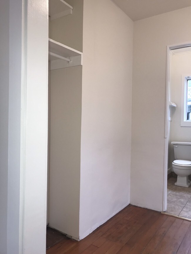 Building Photo - 3046 E Vista St