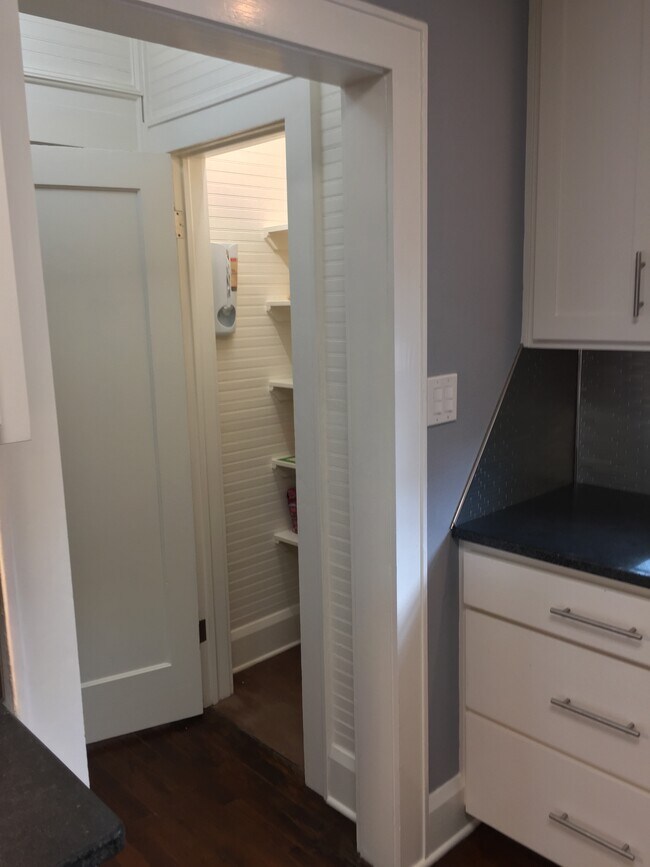 Building Photo - 301 Clifford St