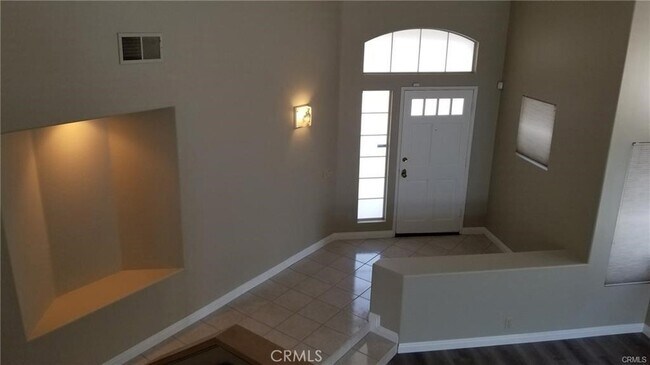Building Photo - 424 Dylan Dr