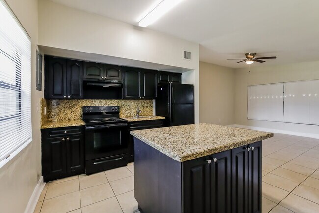 Building Photo - 3781 SW 41st St