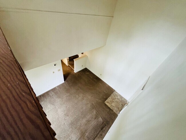 Building Photo - 503 Sunridge Dr