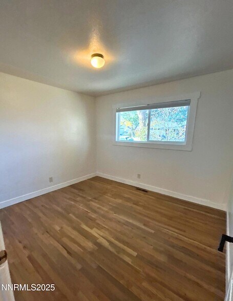 Building Photo - 640 James Ln