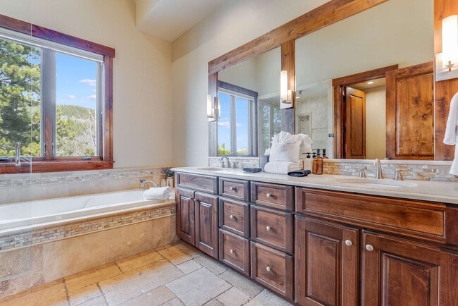 Building Photo - 108 Campion Trail