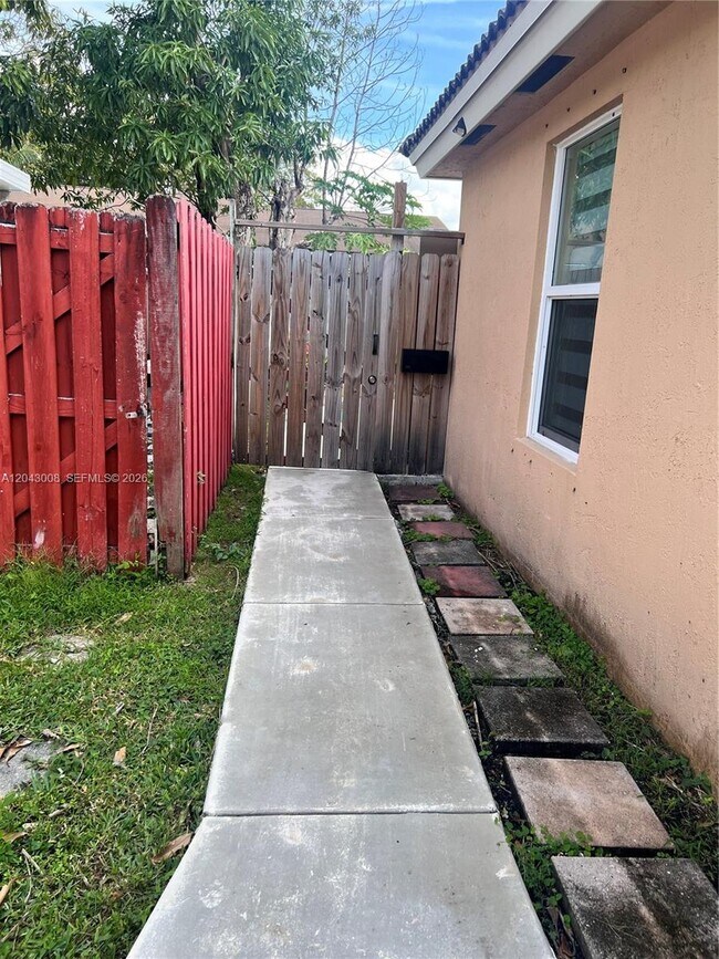 Building Photo - 20613 SW 93rd Ave
