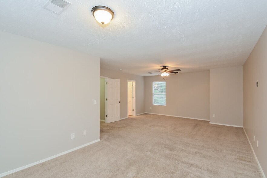 Building Photo - 2653 Sutherland Dr