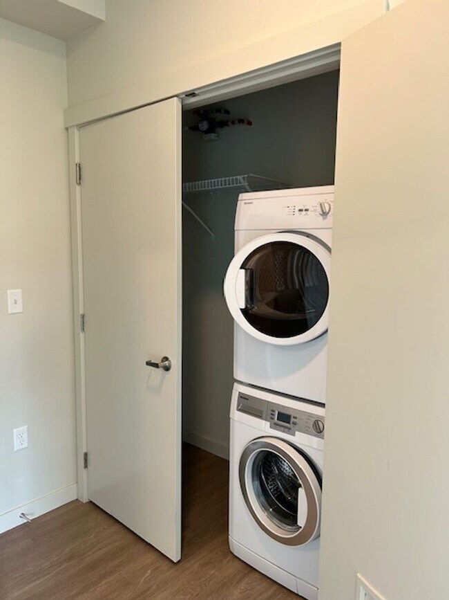 Building Photo - Roomy, 612 Square Foot, 1-Bedroom Home wit...