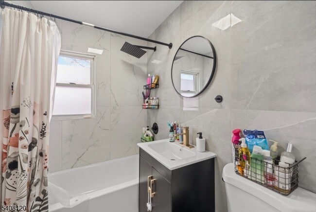 Building Photo - 22 Crescent Ct