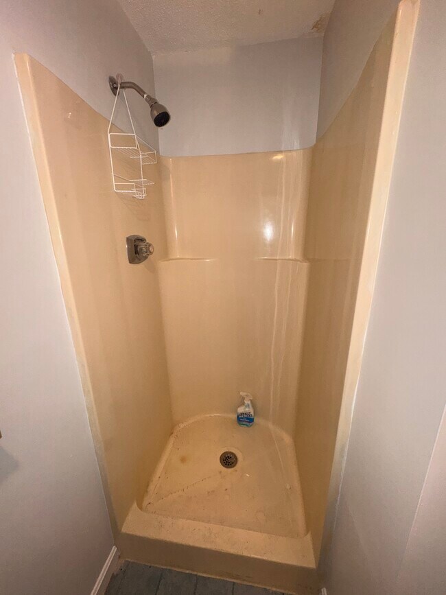 Full Bath - 255 North Rd