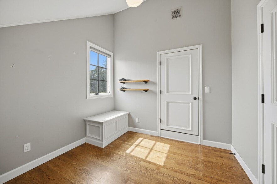 Building Photo - Beautiful Two-Story Burbank Home with Pool, Hardwood Floors & Guest House