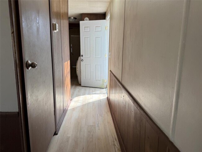 Building Photo - 374 Plum St