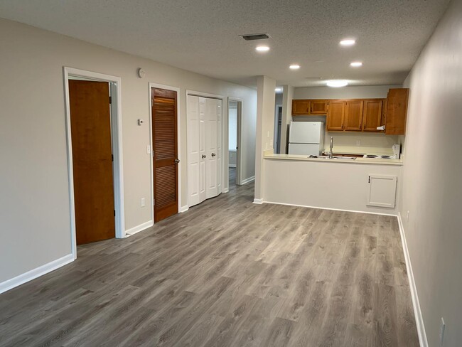 Building Photo - The Woodlands- Upgraded 2 bedroom, 2 bathr...