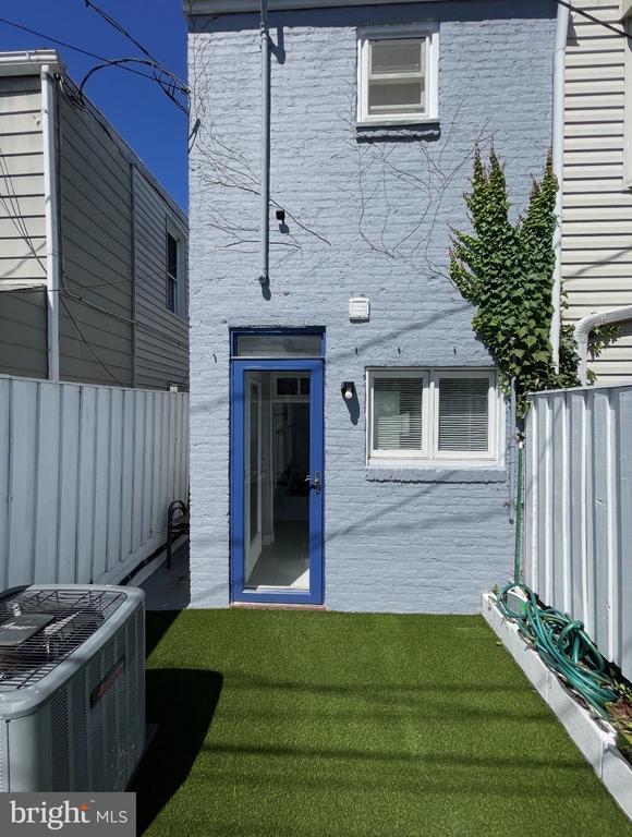 Building Photo - 1015 Riverside Ave