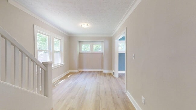 Building Photo - South Euclid Beauty - 3 bedroom Single Fam...