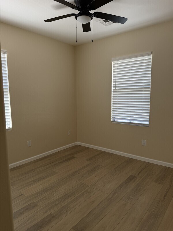 Building Photo - 9233 E Neville Ave