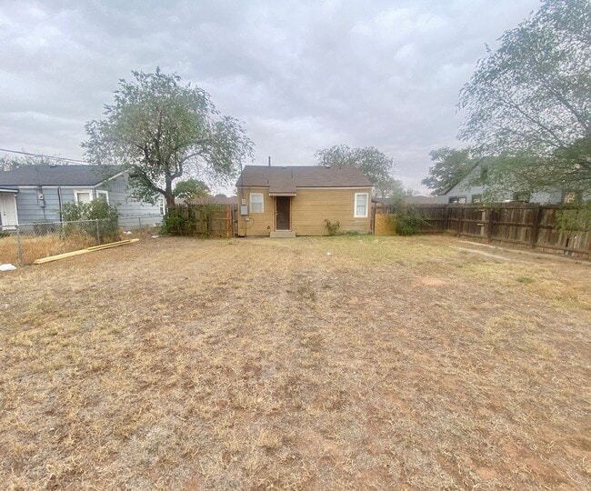 Building Photo - Great economical 2 bed 1 bath rental now available in Arnet Benson