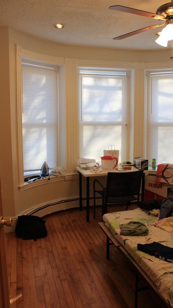 Building Photo - No Broker's Fee, Convenient Mission Hill Location, Eat-in Kitchen, In-Unit Washer and Dryer, Cent...