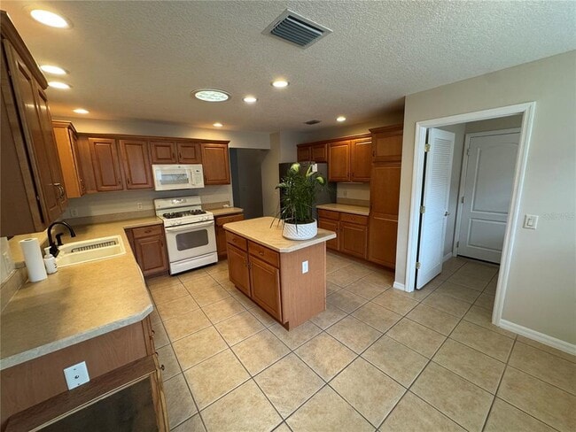 Building Photo - 436 Kingston Way
