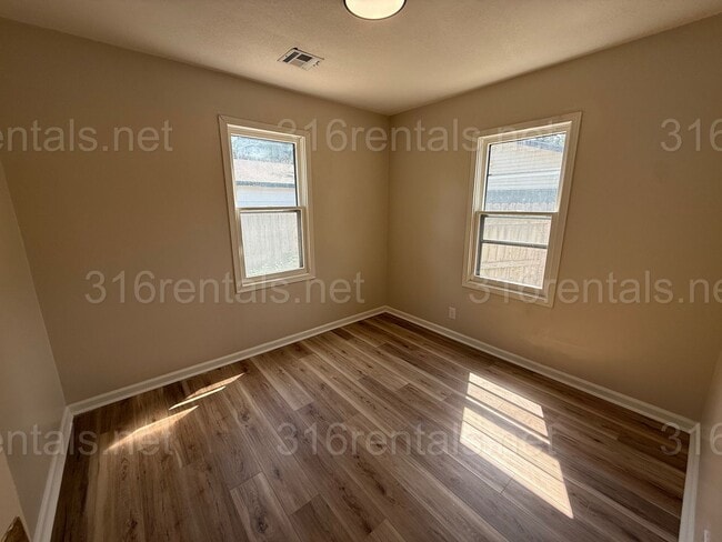Building Photo - $1195 - 2 bedroom/ 1 bathroom - Haysville ...