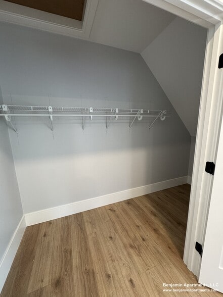 Building Photo - 28 Brooks St