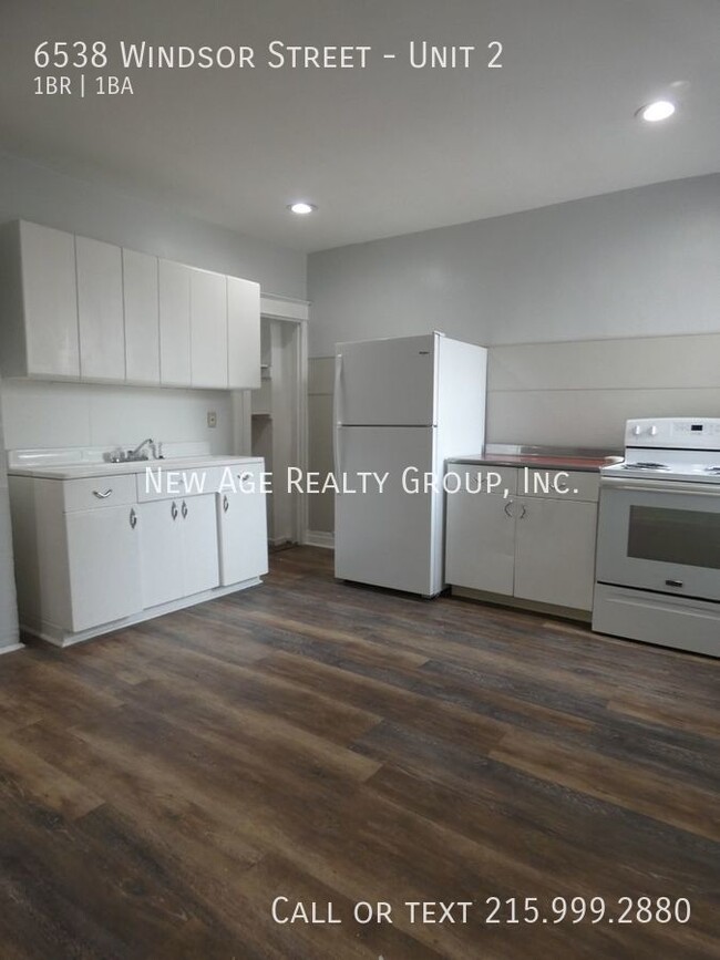 Building Photo - Very spacious apartment in Elmwood Park!