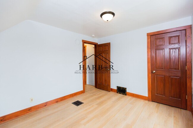 Building Photo - 15 8th St NW