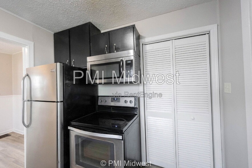 Building Photo - 74 N 2nd Ave