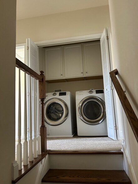3rd Floor Washer Dryer - 211 Quarry Point Rd