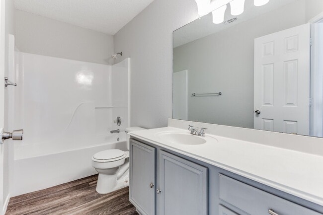 Building Photo - Adorable 3-Bed with Open Floor Plan & Dream Backyard