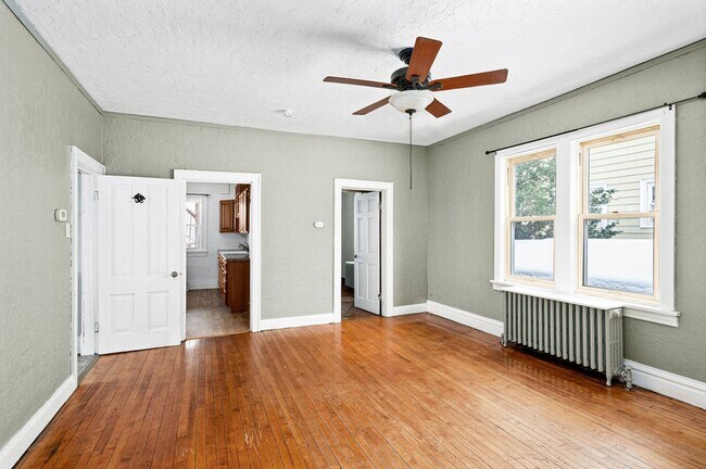 Primary Photo - 16 W 9th St