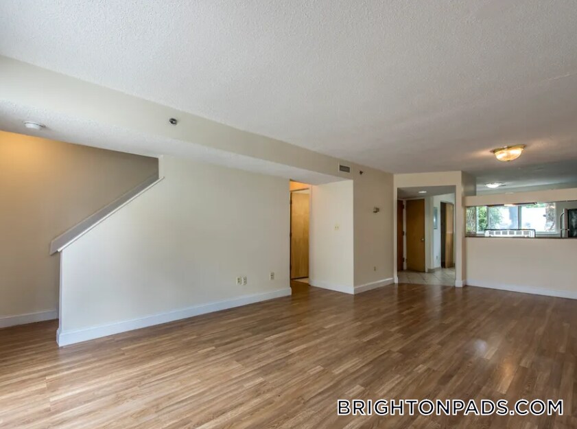 Building Photo - 144 N Beacon St