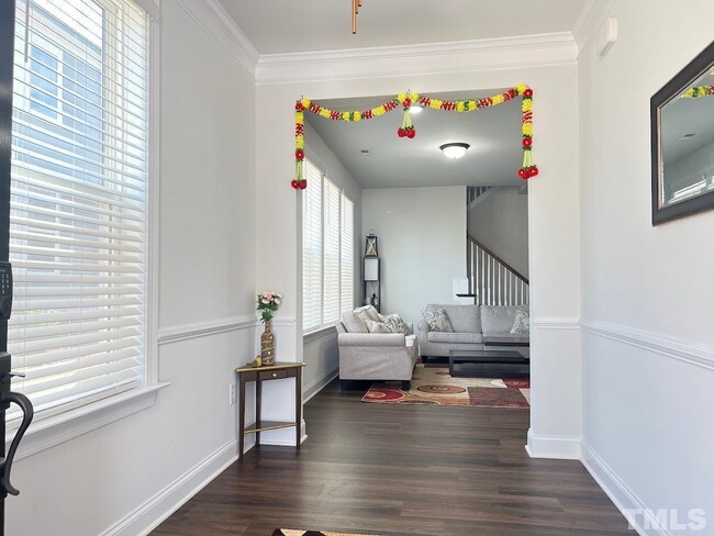 Building Photo - End Unit Luxary Townhome for Rent Apex