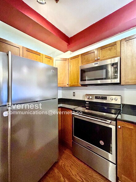 Building Photo - 215 N 19th St