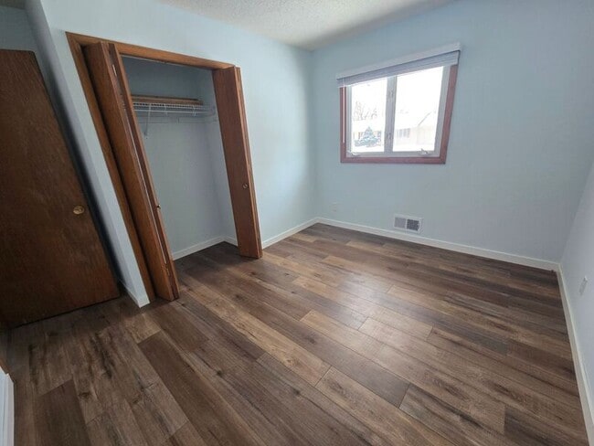 Building Photo - 4656 Ensign Ave N