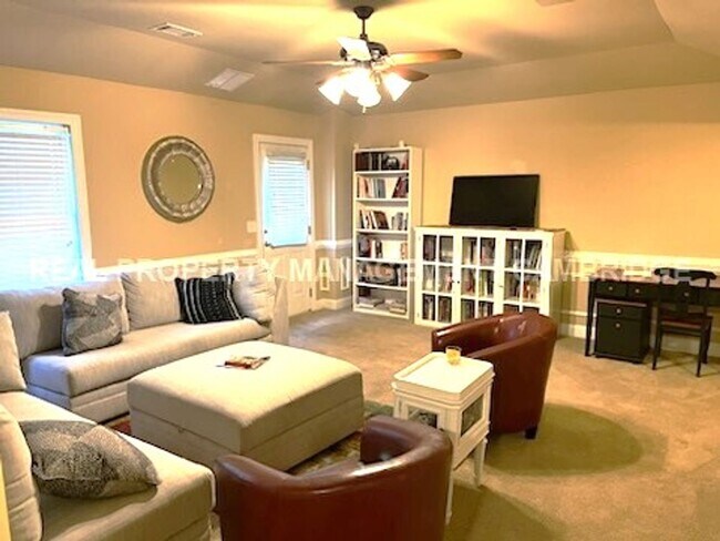 Primary Photo - Hamby Oaks Basement For Rent!