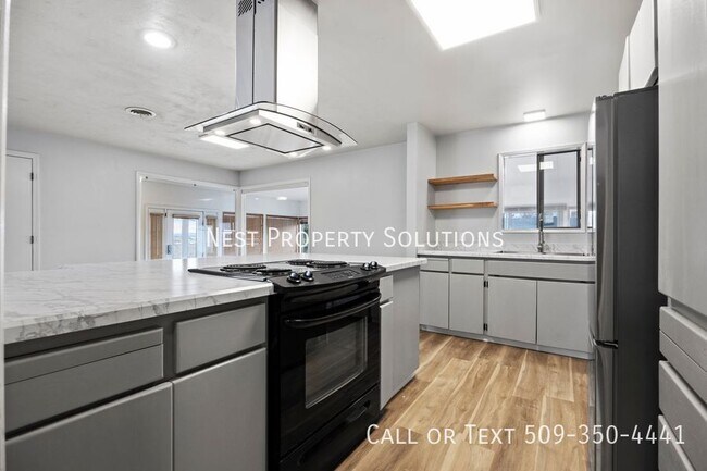 Building Photo - 1221 S Baker St
