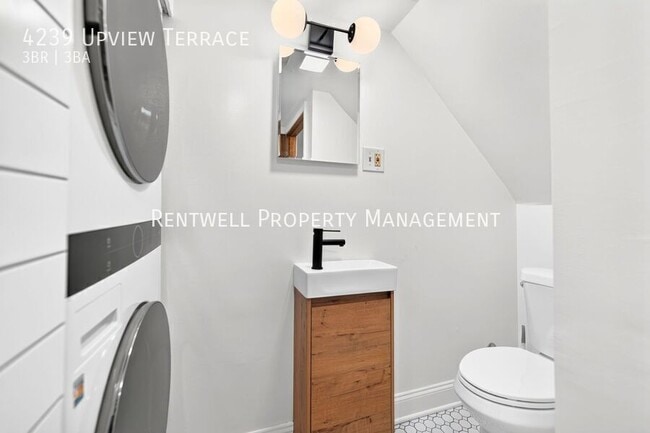 Building Photo - 4239 Upview Ter