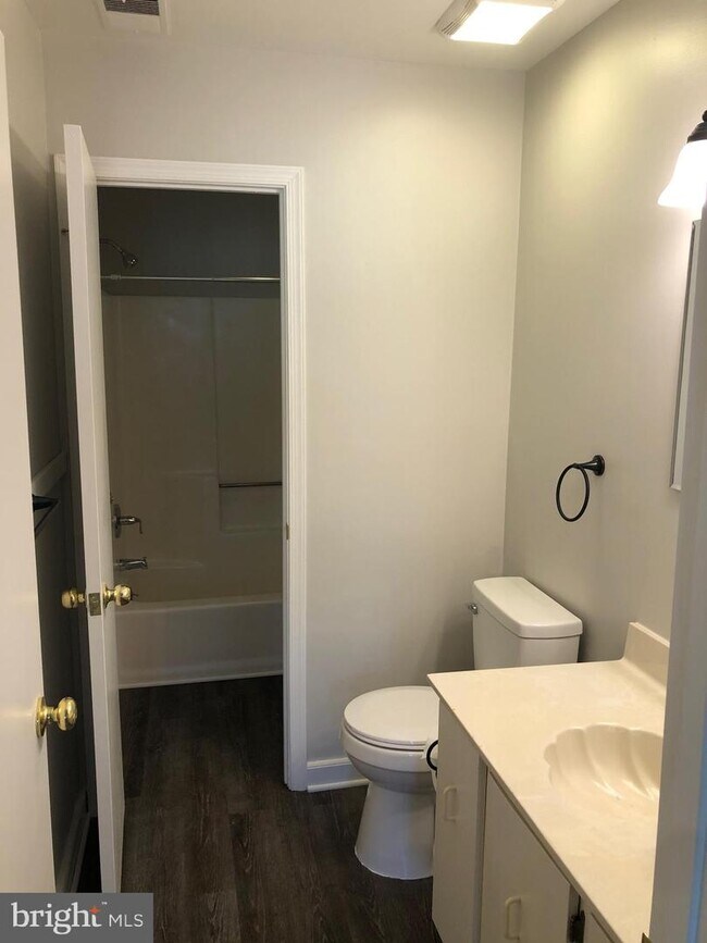 Building Photo - 1598 Nixon Dr