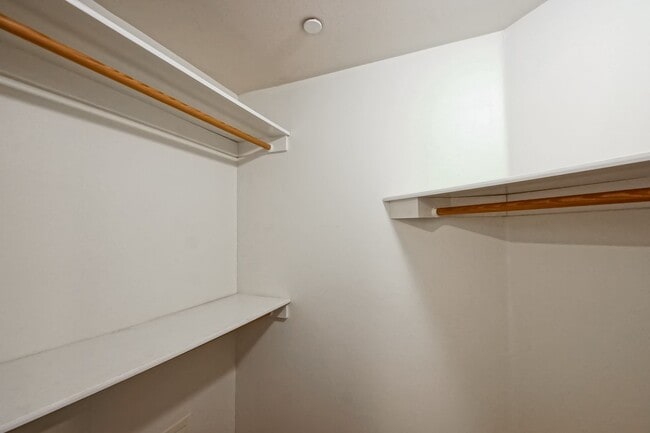 Building Photo - **Move in Special $1000 Off Third Months Rent** Remodeled Corner 3+2 Unit with Luxury Finishes Ne...