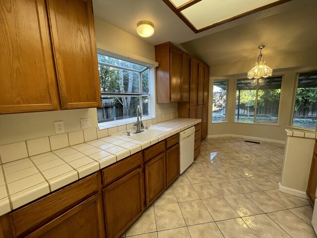 Building Photo - 1580 Rehrmann Dr