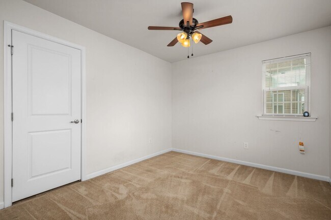 Building Photo - Smithfield Home