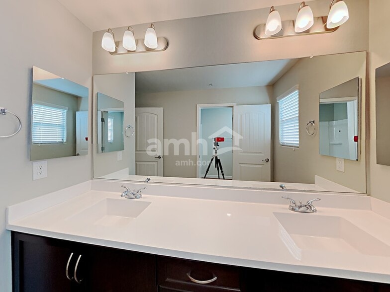 Building Photo - 20677 W Point Ridge Rd