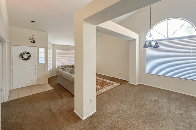 Building Photo - 39518 Chalfont Ln